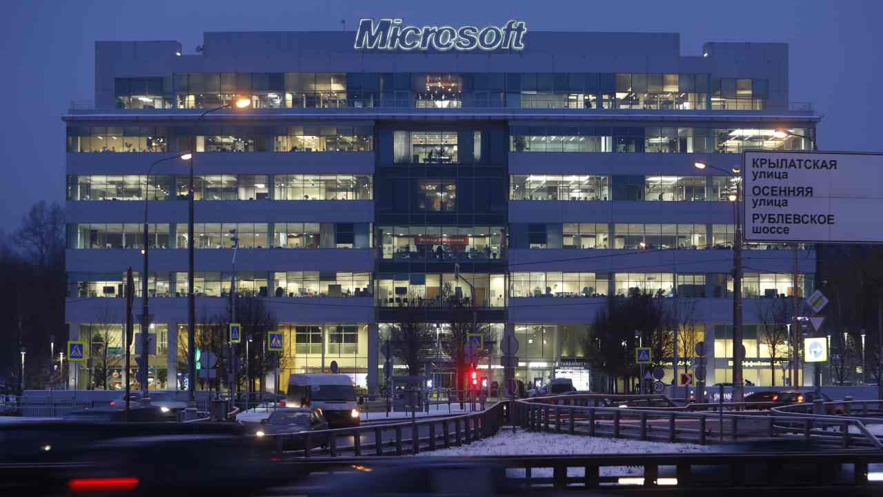 Electronic Data System giving on Microsoft | American business magnate Ross Perot made his fortune creating computing systems, which he sold to bigwigs such as General Electric and Dell for billions of dollars. However, he would forever be recognised as the man who turned down Microsoft. In 1979, Perot was running Electronic Data Systems (EDS), an American IT company that was worth around $1 billion at the time. Looking to expand his empire, Perot decided to invest in some small IT firms and that is when he first came across Microsoft and its 23-year-old co-founder Bill Gates. However, EDS refused to meet the $40-$60 million valuation of Microsoft. The tech giant is now one of the biggest companies in the world and Gates is globally the second richest man. - Source: The Ladders (Image: Reuters)