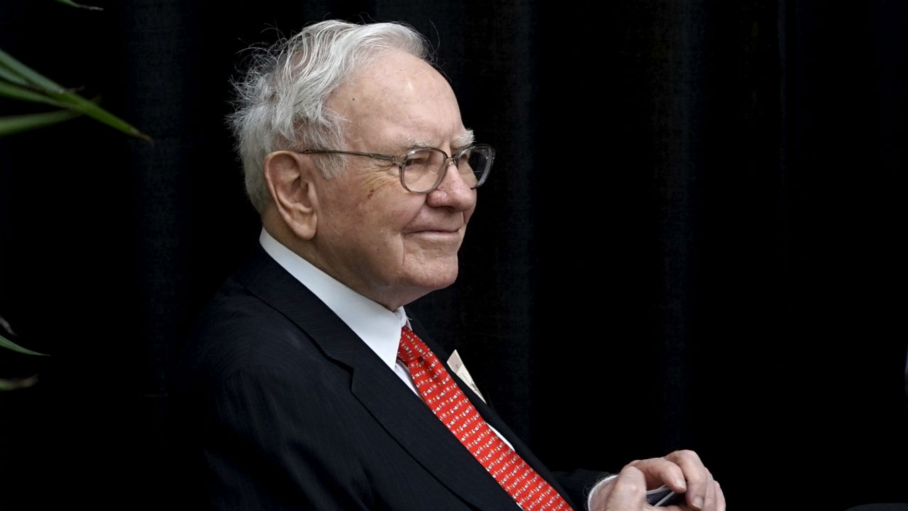 Warren Buffett | The investment guru lost $3.74 billion in the stock fall in March 2018, $5.4 billion during the market crash in October 2018. He lost over $4 billion on Apple's muted performance in January 2019, and $4.3 billion after Heinz's poor performance the next month. (Image: Reuters)